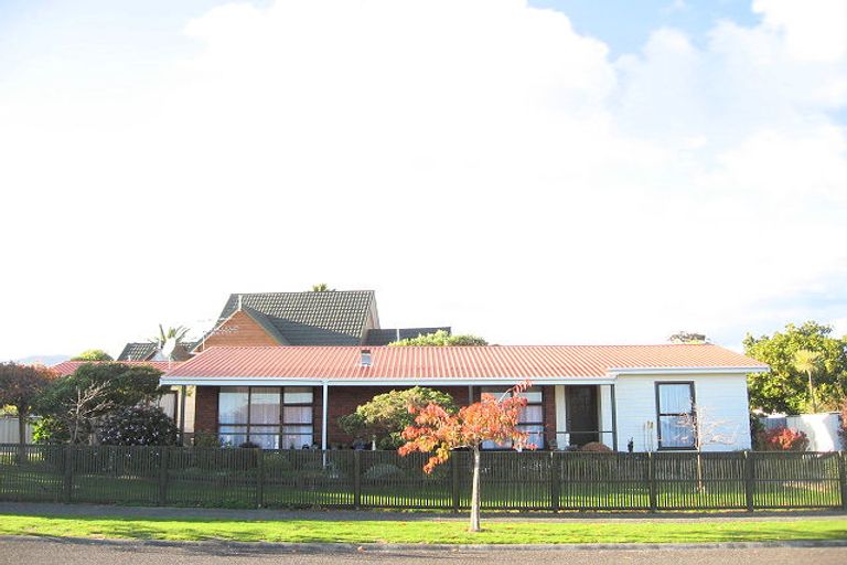 Photo of property in 2 Renata Road, Otaki, 5512