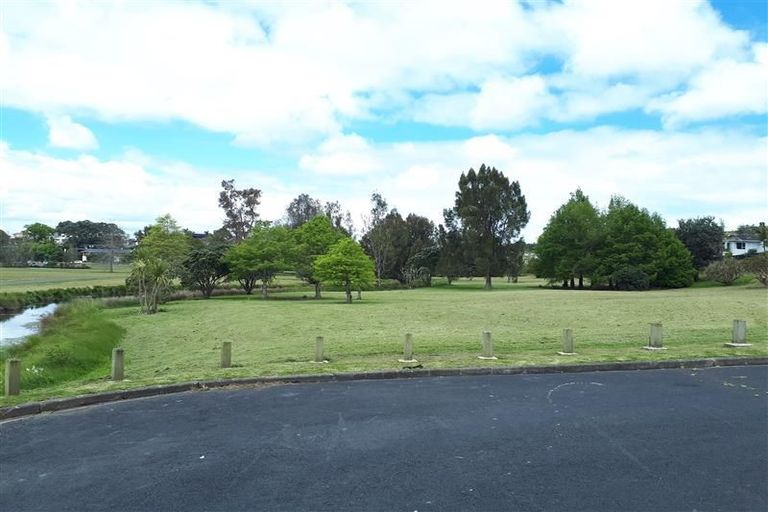 Photo of property in 12 Toi Toi Place, Northcote, Auckland, 0627