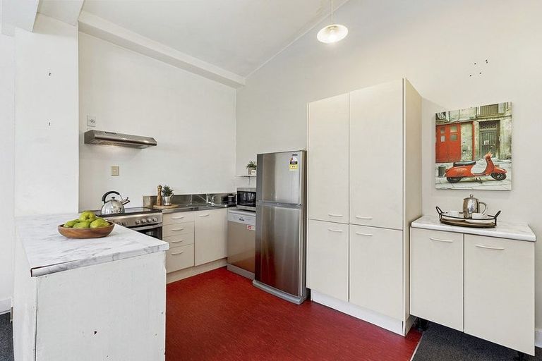 Photo of property in 1/5 Hopper Street, Mount Cook, Wellington, 6011