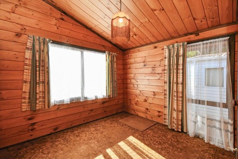 Photo of property in 17 Kingsclere Place, Goodwood Heights, Auckland, 2105