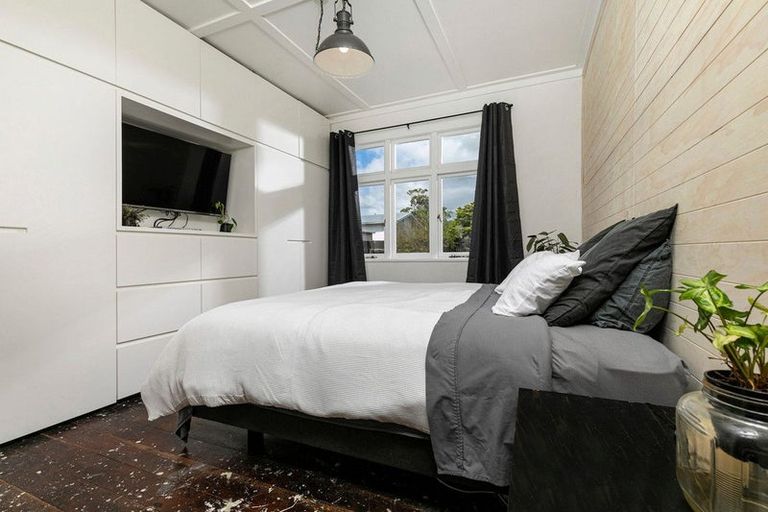 Photo of property in 5 Don Buck Road, Henderson, Auckland, 0614