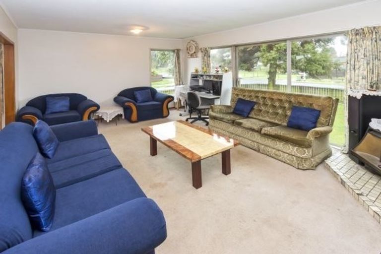 Photo of property in 2 Heyford Close, Mangere, Auckland, 2022