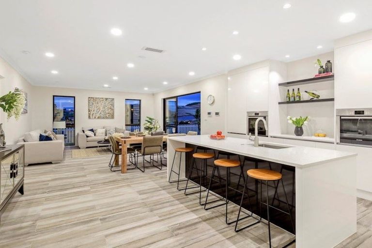 Photo of property in 19 Syd Grant Crescent, Orewa, 0931