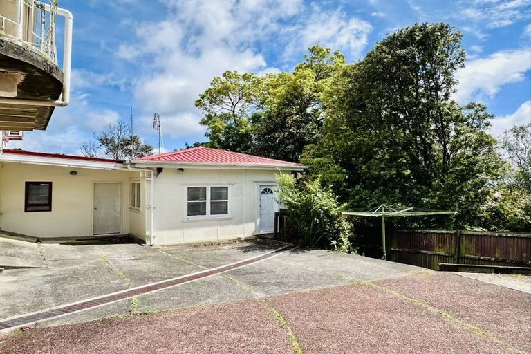 Photo of property in 2/137 Mokoia Road, Birkenhead, Auckland, 0626