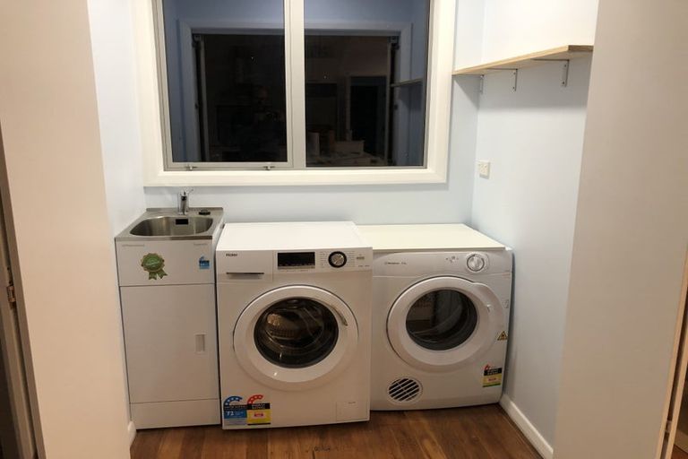 Photo of property in 63 Breaker Bay Road, Breaker Bay, Wellington, 6022