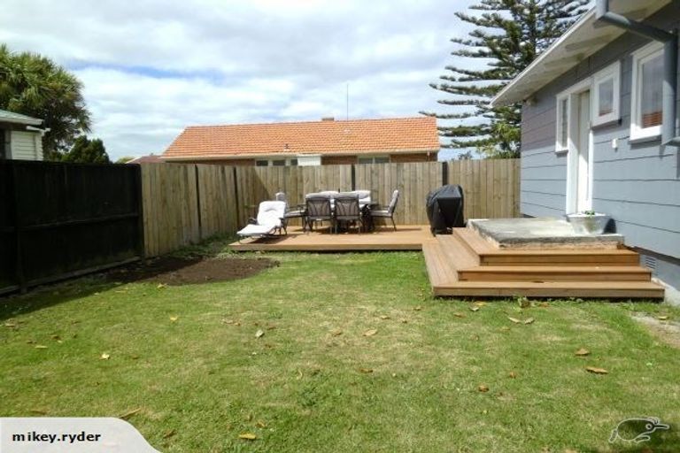 Photo of property in 35 Metcalfe Road, Ranui, Auckland, 0612