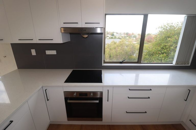 Photo of property in 2/177 Forrest Hill Road, Forrest Hill, Auckland, 0620