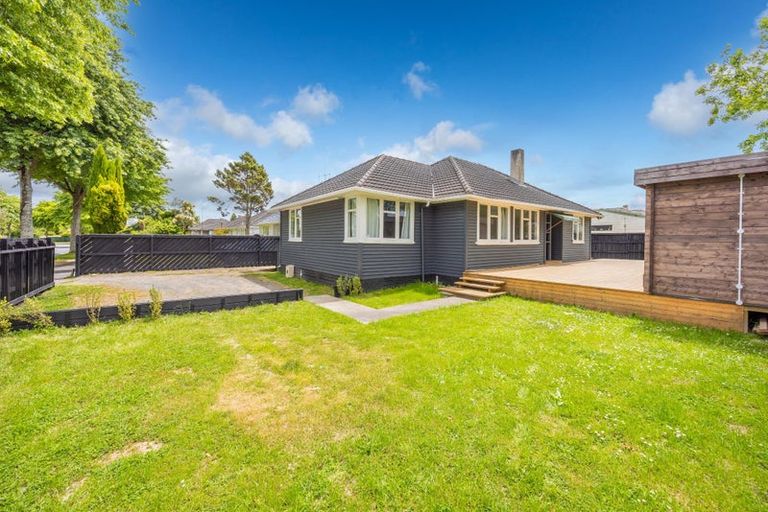 Photo of property in 1 Kenney Crescent, Fairfield, Hamilton, 3214