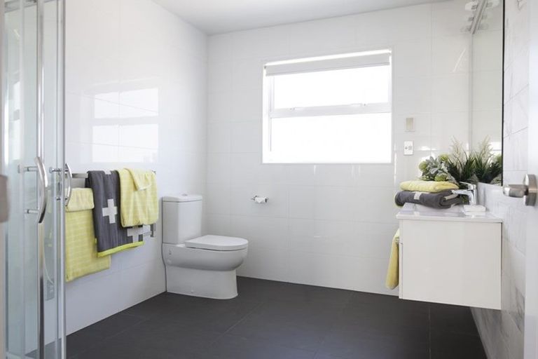 Photo of property in 19 Boocock Crescent, Orewa, 0931