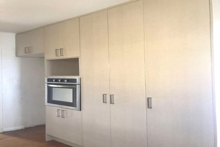 Photo of property in 33 Glenview Road, Glen Eden, Auckland, 0602