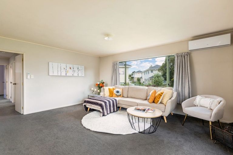 Photo of property in 1/12 Kelkirk Street, Kelston, Auckland, 0602