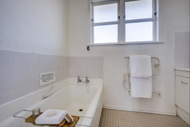 Photo of property in 1 James Cook Street, Havelock North, 4130