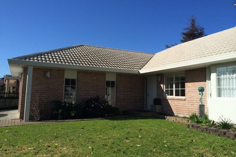 Photo of property in 30 Ponderosa Drive, Oteha, Auckland, 0632