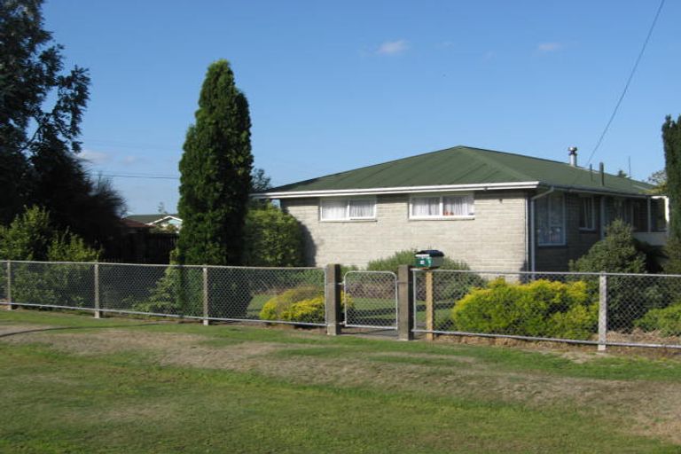 Photo of property in 16 Longden Street, Darfield, 7510