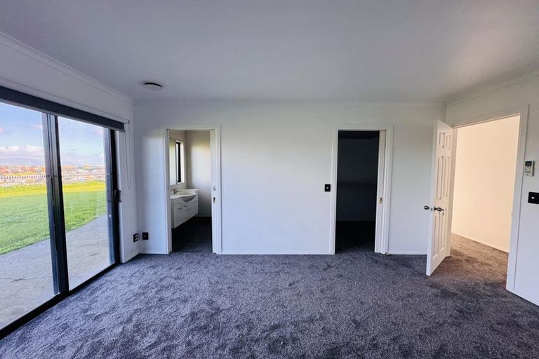 Photo of property in 69 Royal Oak Drive, Kelvin Grove, Palmerston North, 4414