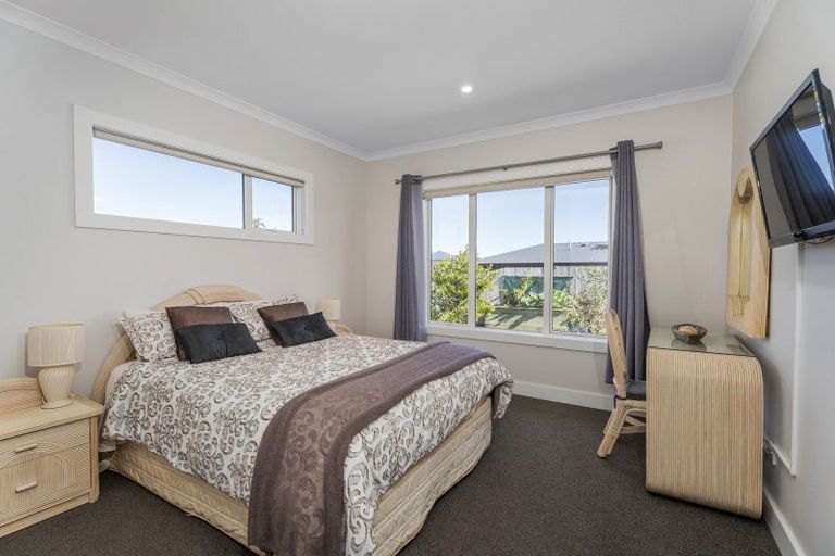 Photo of property in 8 Topping Place, Whitianga, 3510