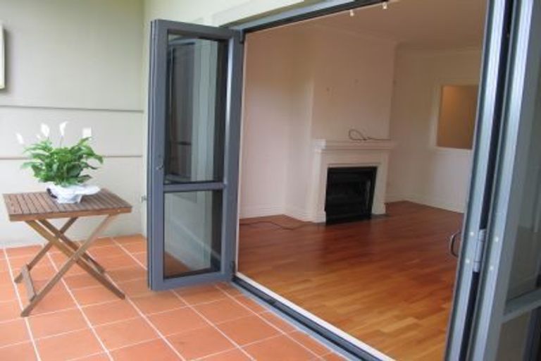 Photo of property in 5/177 Hurstmere Road, Takapuna, Auckland, 0622