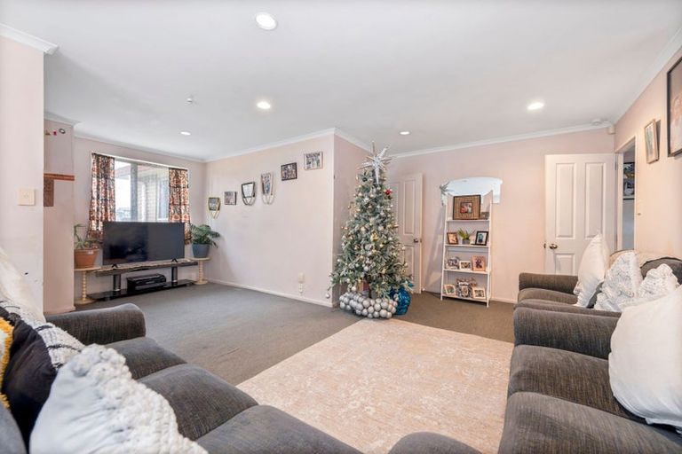 Photo of property in 13 Piriti Place, Weymouth, Auckland, 2103