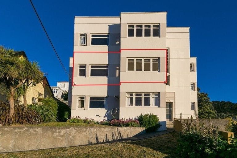 Photo of property in 2/2 Hawker Street, Mount Victoria, Wellington, 6011