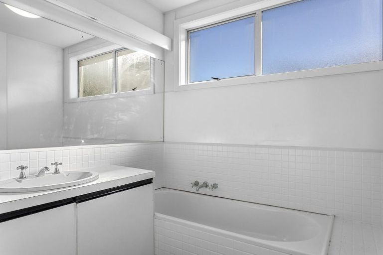 Photo of property in 69 Memorial Avenue, Ilam, Christchurch, 8053