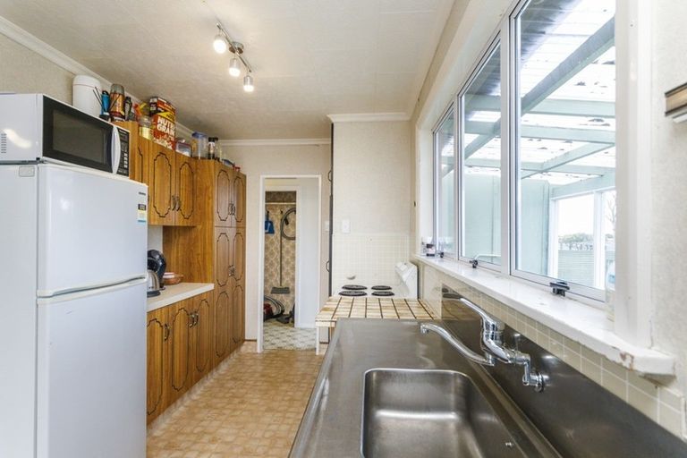 Photo of property in 20 Esk Street, Roslyn, Palmerston North, 4414