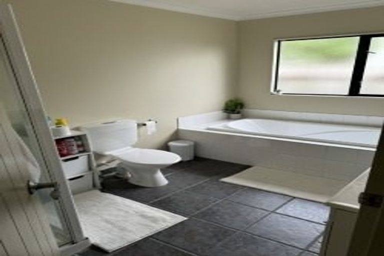 Photo of property in 73 Guildford Drive, Paraparaumu, 5032