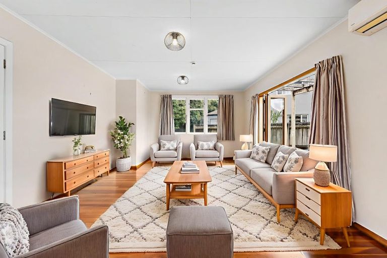 Photo of property in 6b Waikaremoana Place, Pakuranga Heights, Auckland, 2010