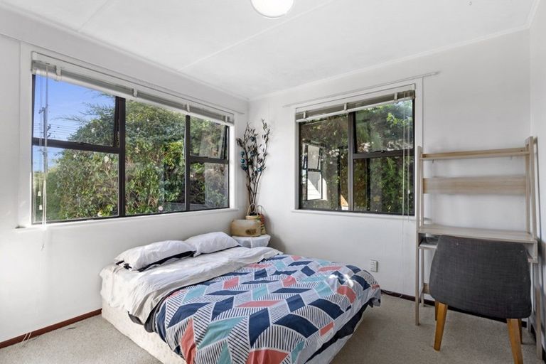 Photo of property in 24 School Road, Te Atatu South, Auckland, 0610