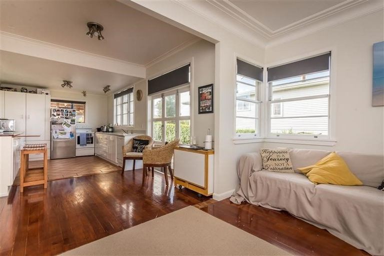 Photo of property in 63 Hutchinson Avenue, New Lynn, Auckland, 0600