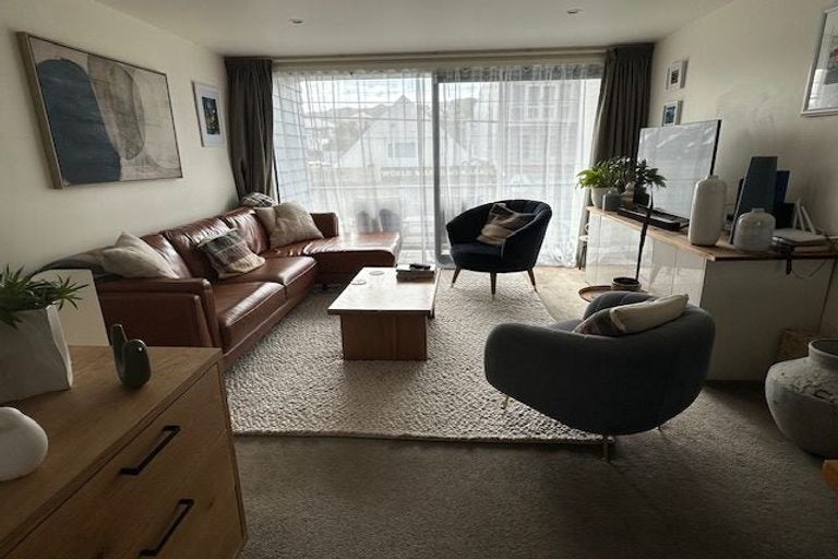 Photo of property in 4/464 Adelaide Road, Berhampore, Wellington, 6023