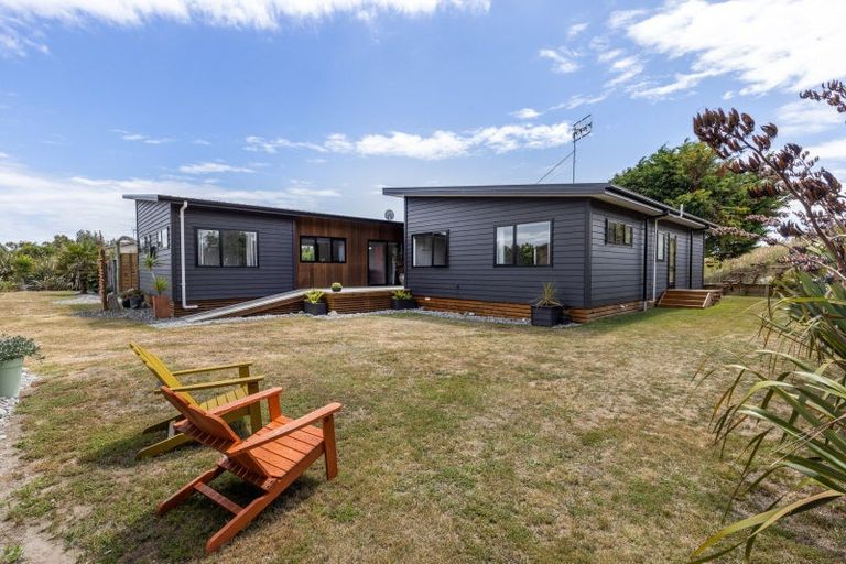 Photo of property in 7 Strathnaver Drive, Waikawa Beach, Manakau, 5573