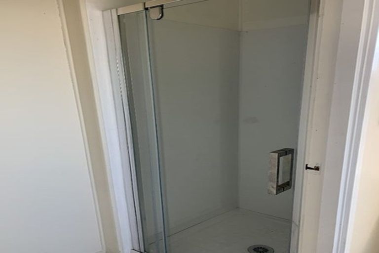 Photo of property in 13 Cockayne Crescent, Sunnynook, Auckland, 0620