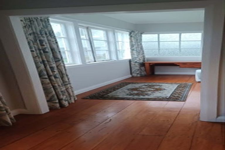 Photo of property in 11 Paisley Terrace, Karori, Wellington, 6012