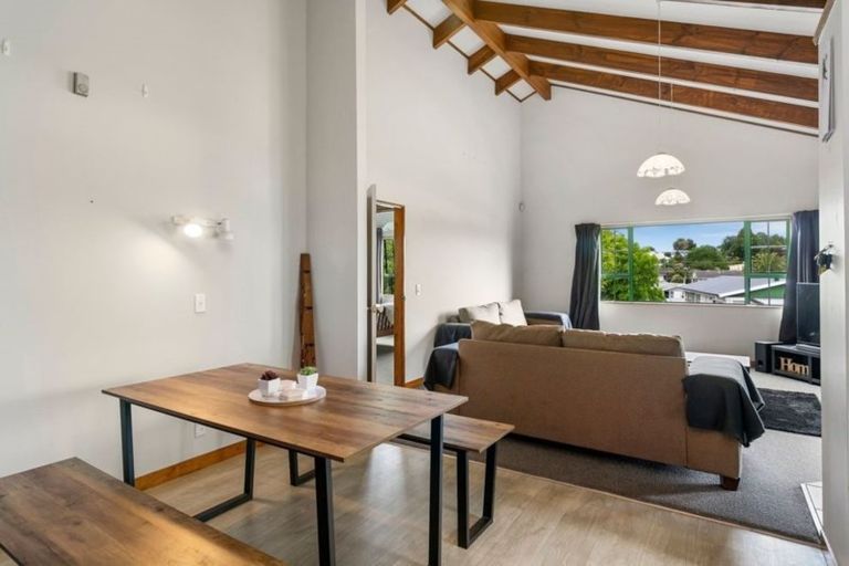 Photo of property in 2/122 Taupo View Road, Taupo, 3330