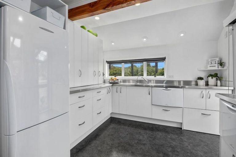 Photo of property in 9 Oak Street, Ebdentown, Upper Hutt, 5018