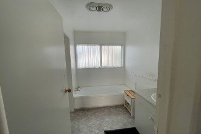 Photo of property in 32a Aquarius Drive, Kawaha Point, Rotorua, 3010