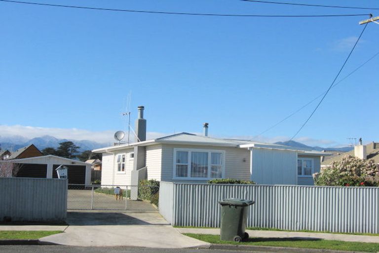 Photo of property in 46 Bledisloe Street, Levin, 5510