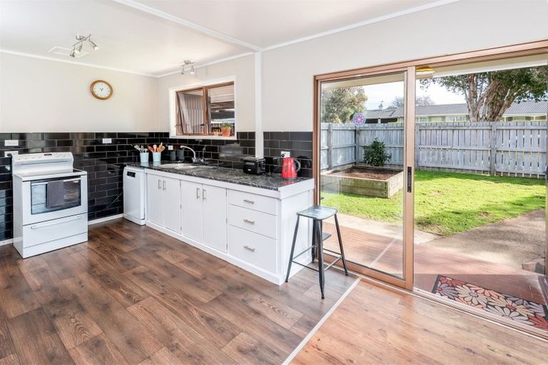 Photo of property in 1/3 Tyrian Close, Half Moon Bay, Auckland, 2012