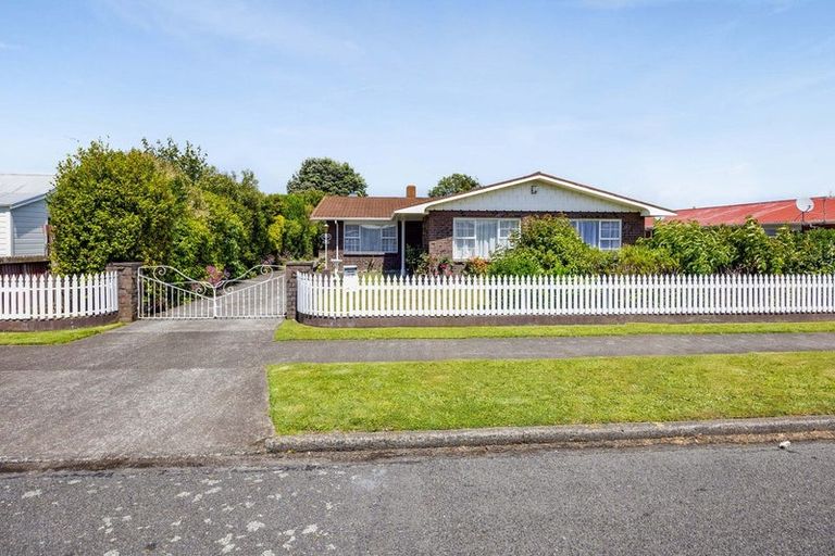 Photo of property in 27 Fairfield Road, Hawera, 4610