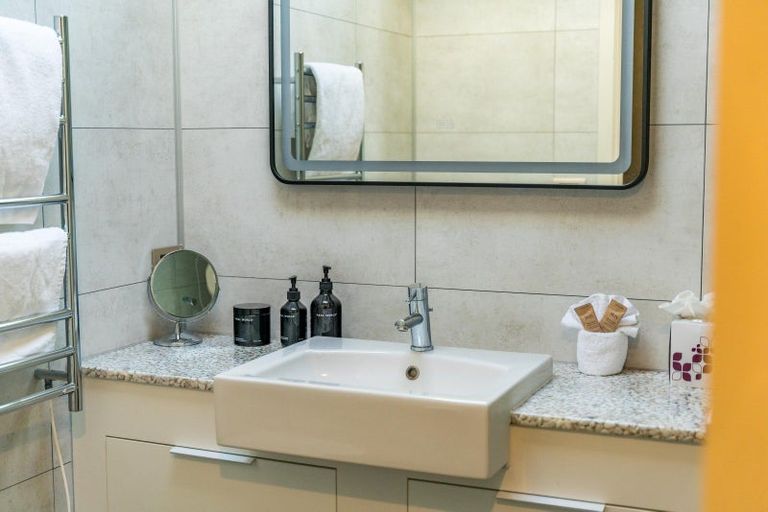 Photo of property in 225 Lake Terrace, Waipahihi, Taupo, 3330