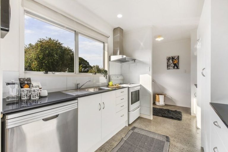 Photo of property in 21 Calthorp Close, Favona, Auckland, 2024