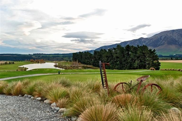 Photo of property in 28 Tussock Lane, Windwhistle, Hororata, 7572