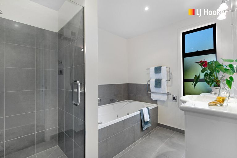 Photo of property in 21a Castle Street, Waihola, Milton, 9073