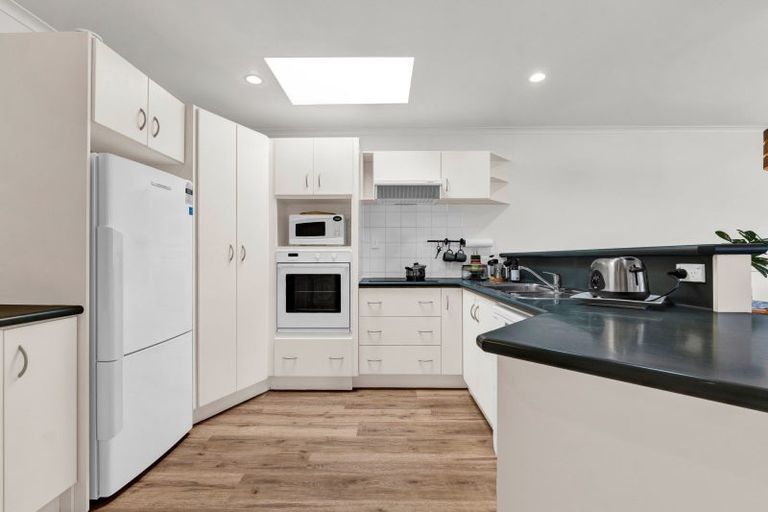 Photo of property in 15a Bulteel Street, New Plymouth, 4310