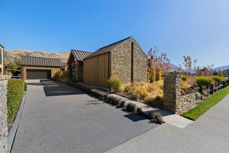 Photo of property in 14 Deans Drive, Wanaka, 9305