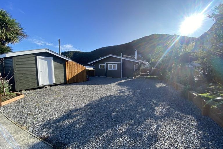 Photo of property in 46 Beach Road, Waikawa, Picton, 7220