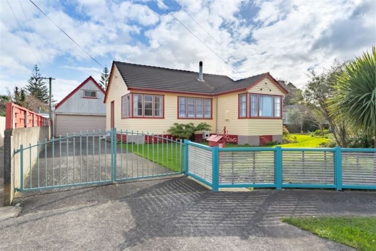 Photo of property in 28 Dyer Street, Epuni, Lower Hutt, 5011
