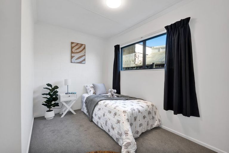 Photo of property in 2/65 Northgate, Strandon, New Plymouth, 4312