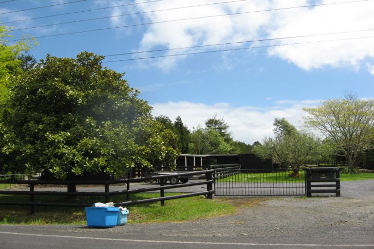 Photo of property in 96 Boord Crescent, Kumeu, 0891
