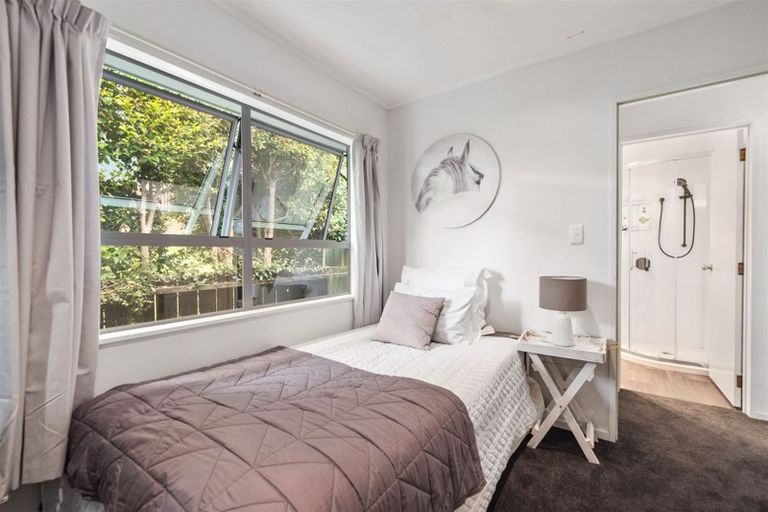 Photo of property in 1/35 Forrest Hill Road, Milford, Auckland, 0620